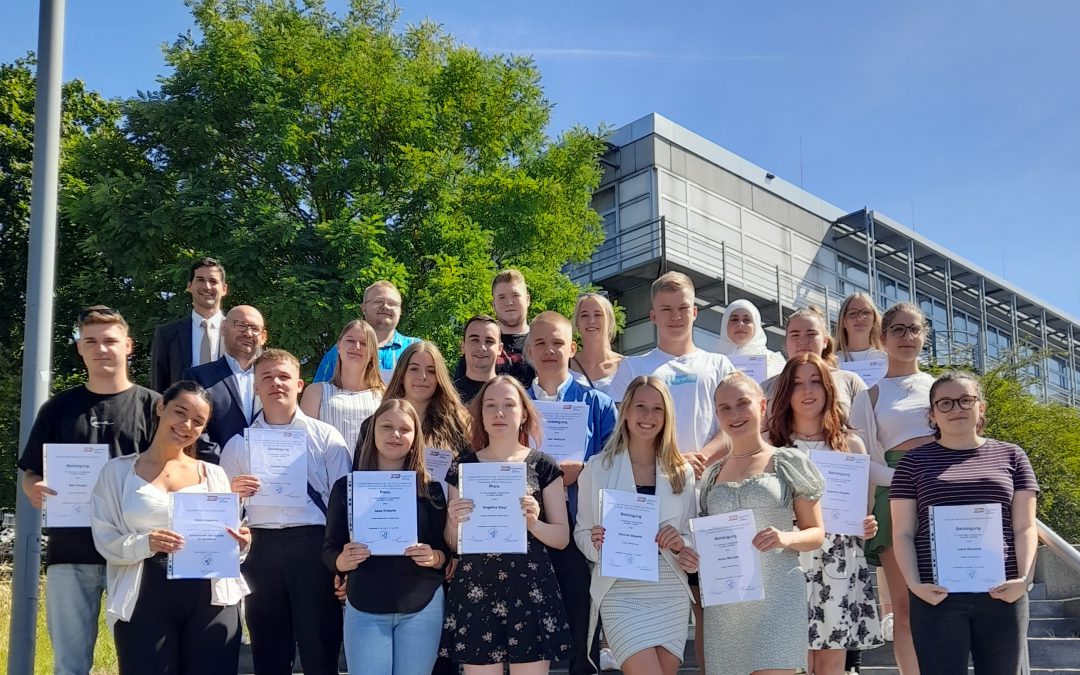 Es ist geschafft! – Zeugnisübergabe in den Berufskollegs, der Berufsfachschule und dem BKFH